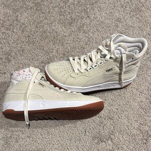 PUMA Women's Cream High-Top Sneakers with Patterned Collar
